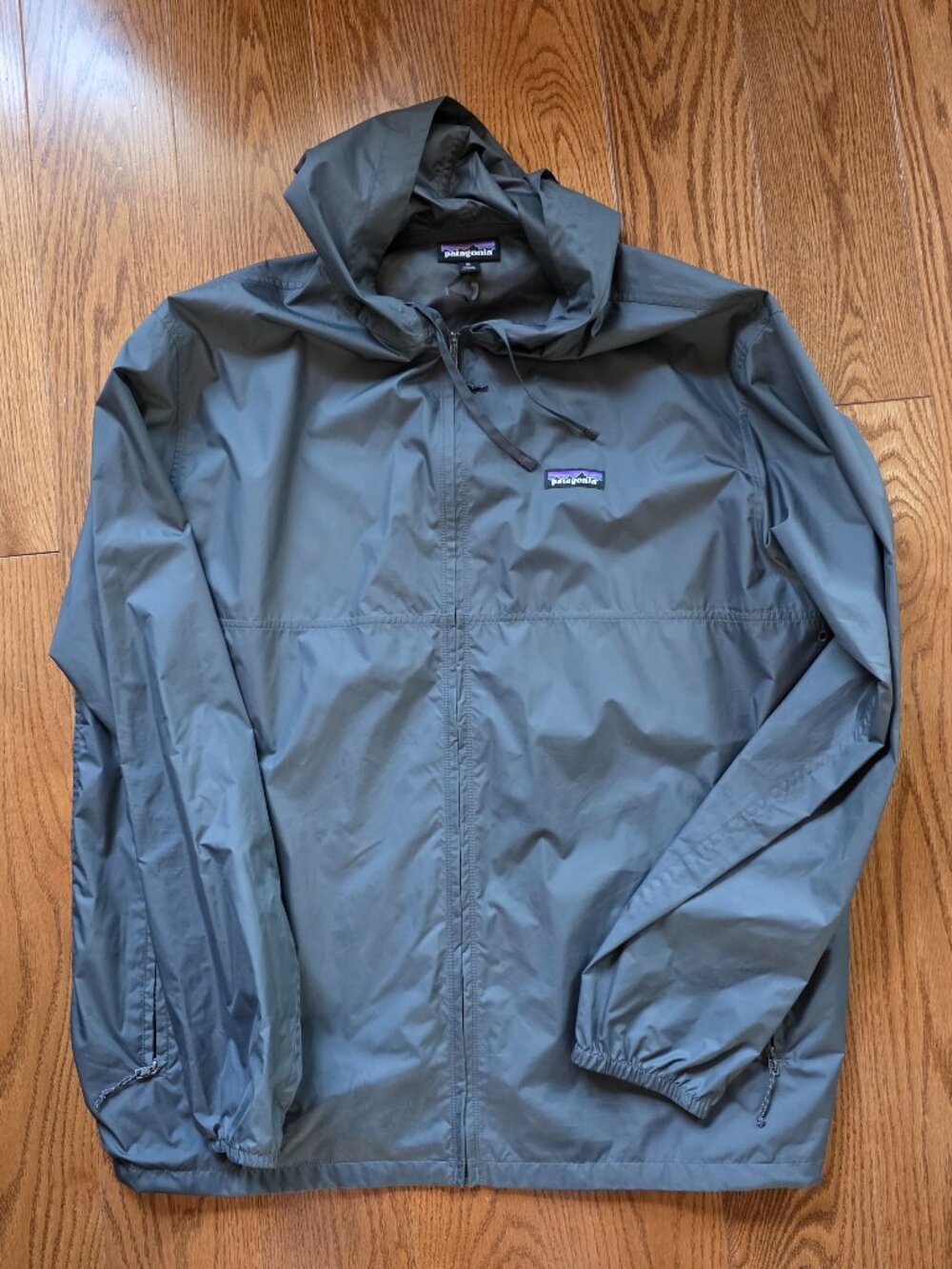 XL Patagonia lightweight dark grey full zip hooded windbreaker with pockets